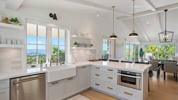 House (6 Bedrooms) | Interior