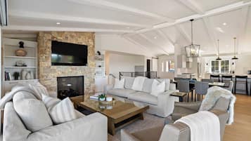 House (6 Bedrooms) | Interior