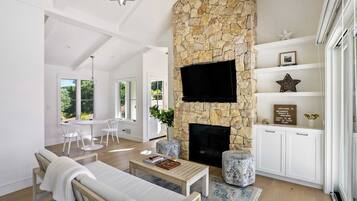 House (6 Bedrooms) | Interior