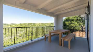 House (6 Bedrooms) | Interior