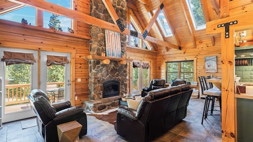 Forest Views, Hot Tub & Fireplace Minutes From Breckenridge Shangri-la Cabin by Avantstay