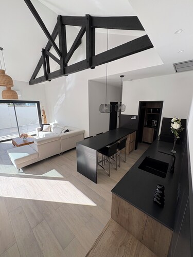 Charming new 5-star villa in tourist accommodation near Bordeaux