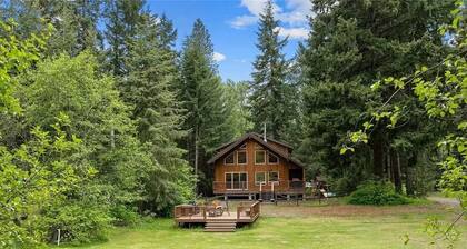 Starlight Riverfront Lodge - Directly on the Yakima River with a Hot Tub