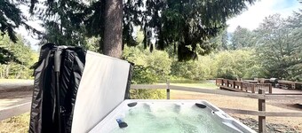 Starlight Riverfront Lodge - Directly on the Yakima River with a Hot Tub