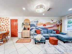 Smart-TV, Kamin, Videospiele, Tischfußball