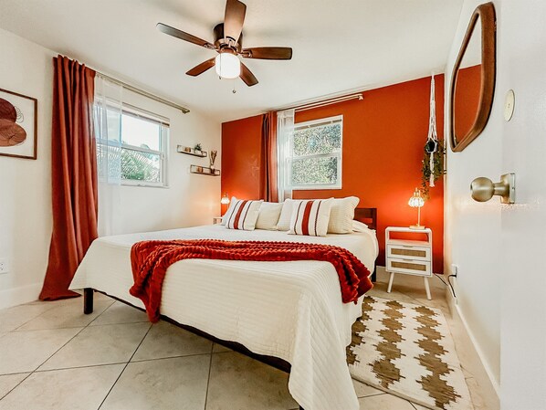 3 bedrooms, desk, iron/ironing board, travel crib