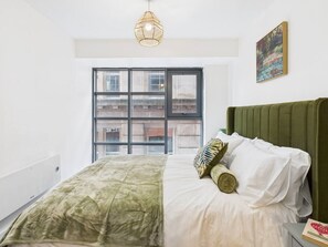 Iron/ironing board, free WiFi, bed sheets