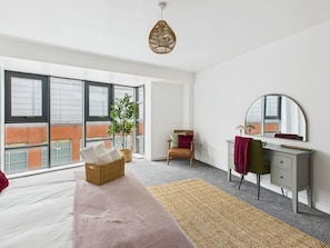 Iron/ironing board, free WiFi, bed sheets