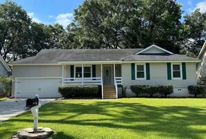 Front of property - Modern Home Near Beach & City Dog Friendly (Savannah)