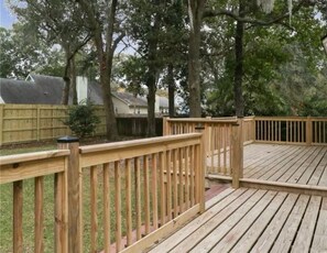Garden - Modern Home Near Beach & City Dog Friendly (Savannah)