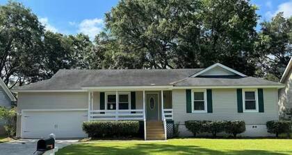 Modern Home Near Beach & City Dog Friendly