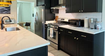 Modern Home Near Beach & City Dog Friendly