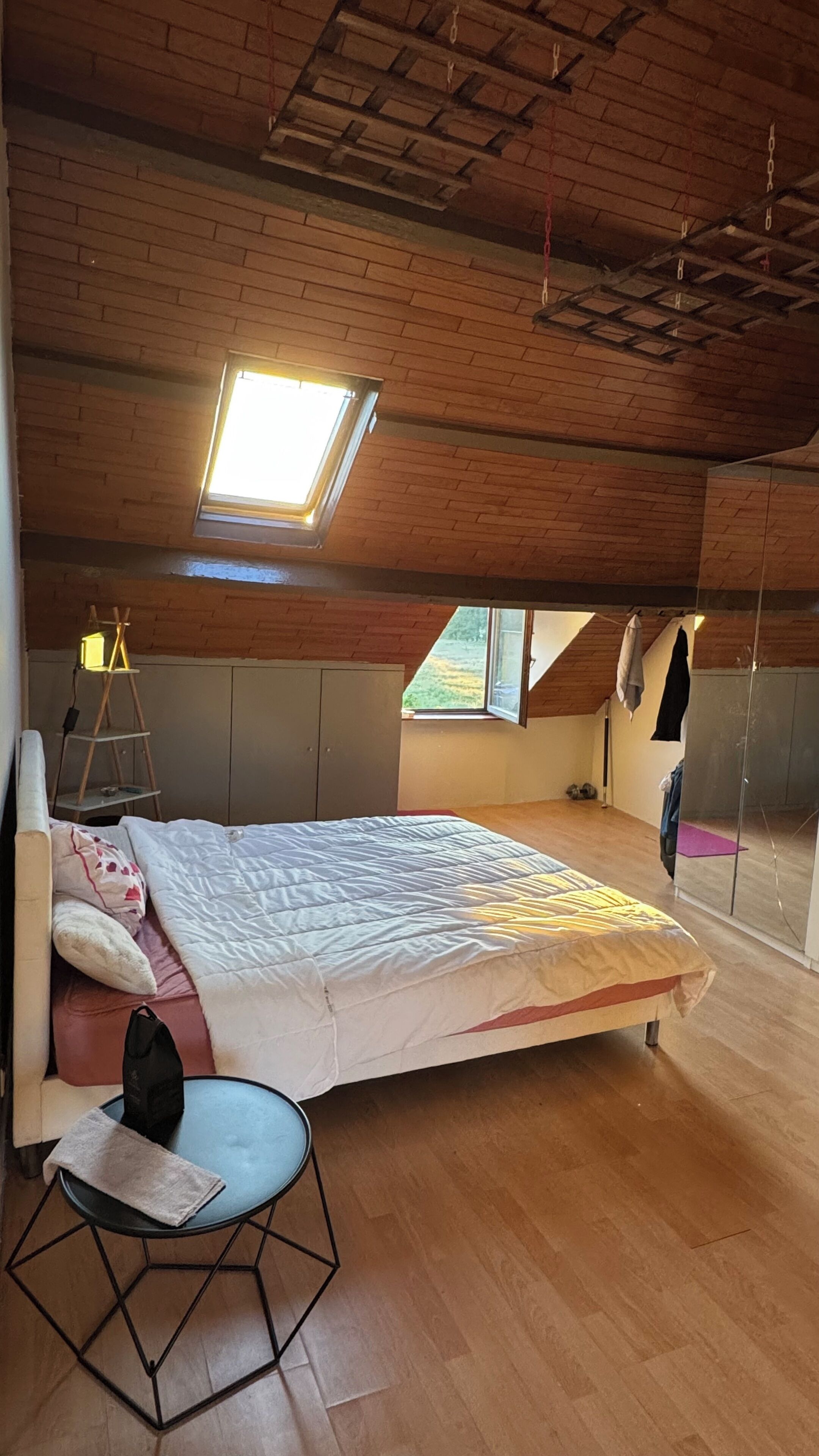 2 slaapkamers, een strijkplank/strijkijzer, wifi, beddengoed