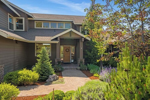 Brand New! High Desert Haven w/4 private En-Suites, sleeps 10 in Eagle Crest.