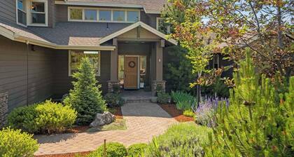 Brand New! High Desert Haven w/4 private En-Suites, sleeps 10 in Eagle Crest.