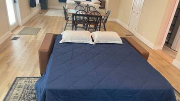 1 dormitorio, tabla de planchar con plancha, wifi y ropa de cama
