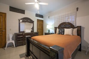 3 habitaciones, tabla de planchar con plancha, wifi y ropa de cama 