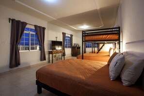 3 quartos, ferros/tábuas de passar roupa, Wi-Fi, roupa de cama