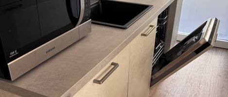 Fridge, microwave, stovetop, dishwasher