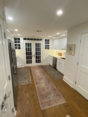 Interior -   
Welcome to this inviting centrally located home in the heart of Alexandria, (Alexandria)