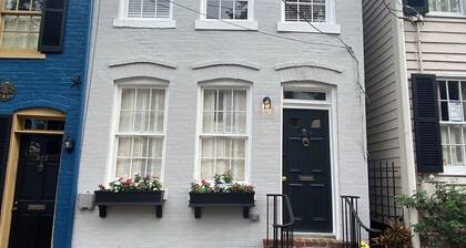 Welcome to this inviting centrally located home in the heart of Alexandria,