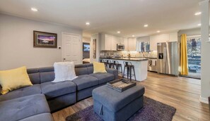 House, 2 Queen Beds, Hot Tub, Mountain View (Private Woods) | Living area - Private Woods - Heavenly California Lodge (South Lake Tahoe)