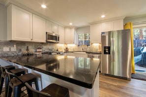 House, 2 Queen Beds, Hot Tub, Mountain View (Private Woods) | Private kitchen - Private Woods - Heavenly California Lodge (South Lake Tahoe)