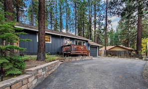 Exterior - Private Woods - Heavenly California Lodge (South Lake Tahoe)