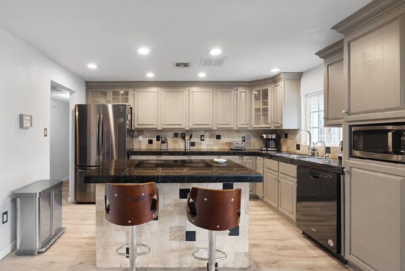 冰箱、微波炉、烤箱、炉灶