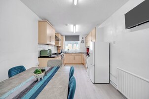 Refrigerador, microondas, horno, placa de cocina