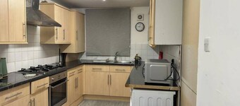 Romford Retreat - Spacious 4 Bedroom House