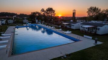 Outdoor pool, a heated pool