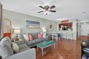 Fernseher, Bücher, Stereoanlage