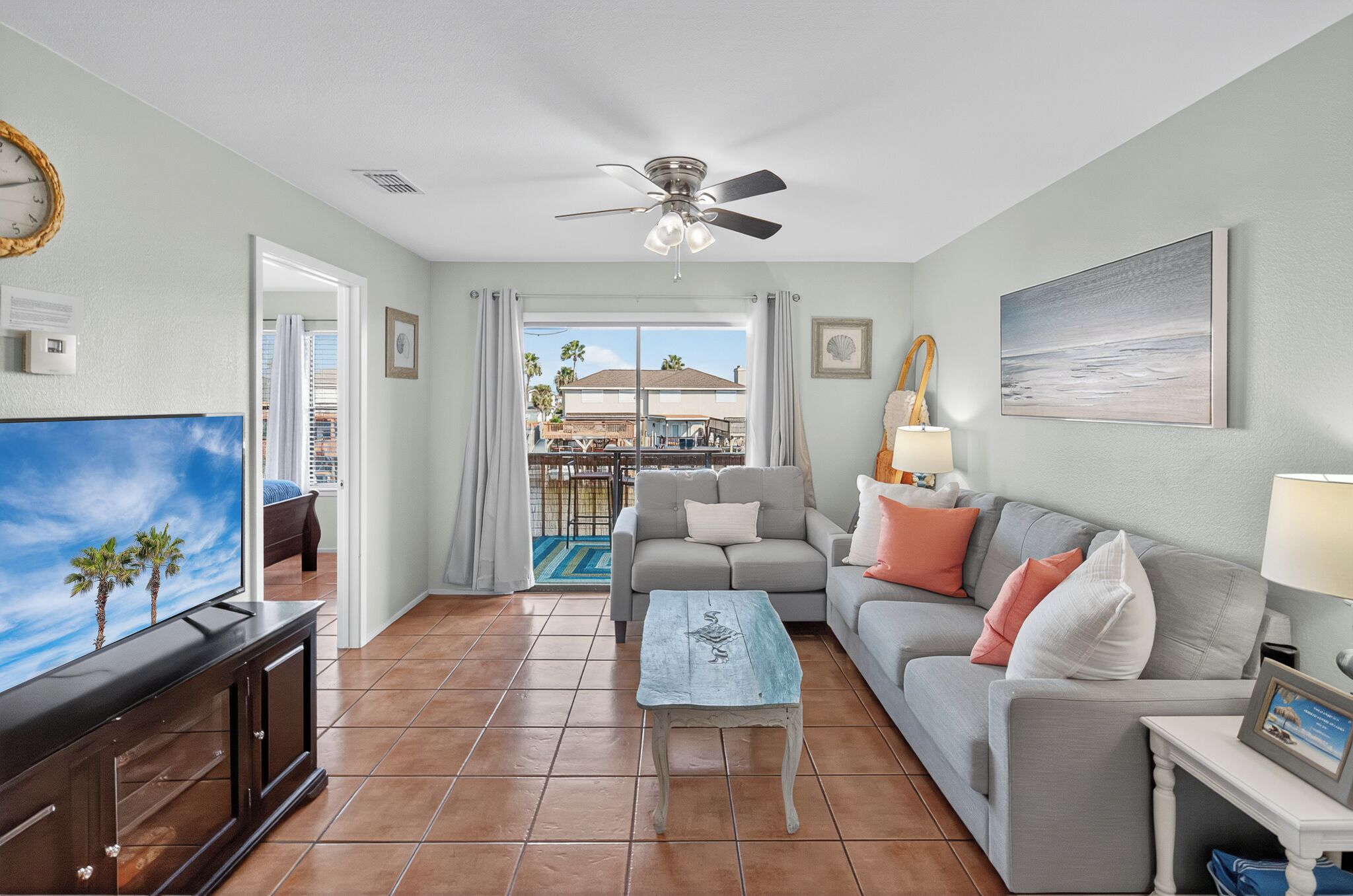 Televisión, libros, estéreo