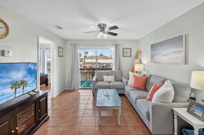 TV, libri, impianto stereo