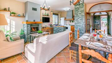 Una Smart TV, una chimenea