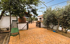 المنطقة المحيطة بالمنشأة