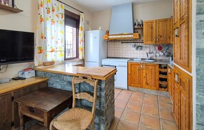 ثلاجة، فرن، موقد طهي مسطح، غسالة أطباق