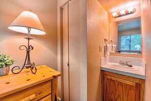 Apartment, 2 Queen Beds, Balcony, Mountain View (Galaxy Way) | Bathroom | Towels - Galaxy Way Close to Stagecoach Chair! (Stateline)