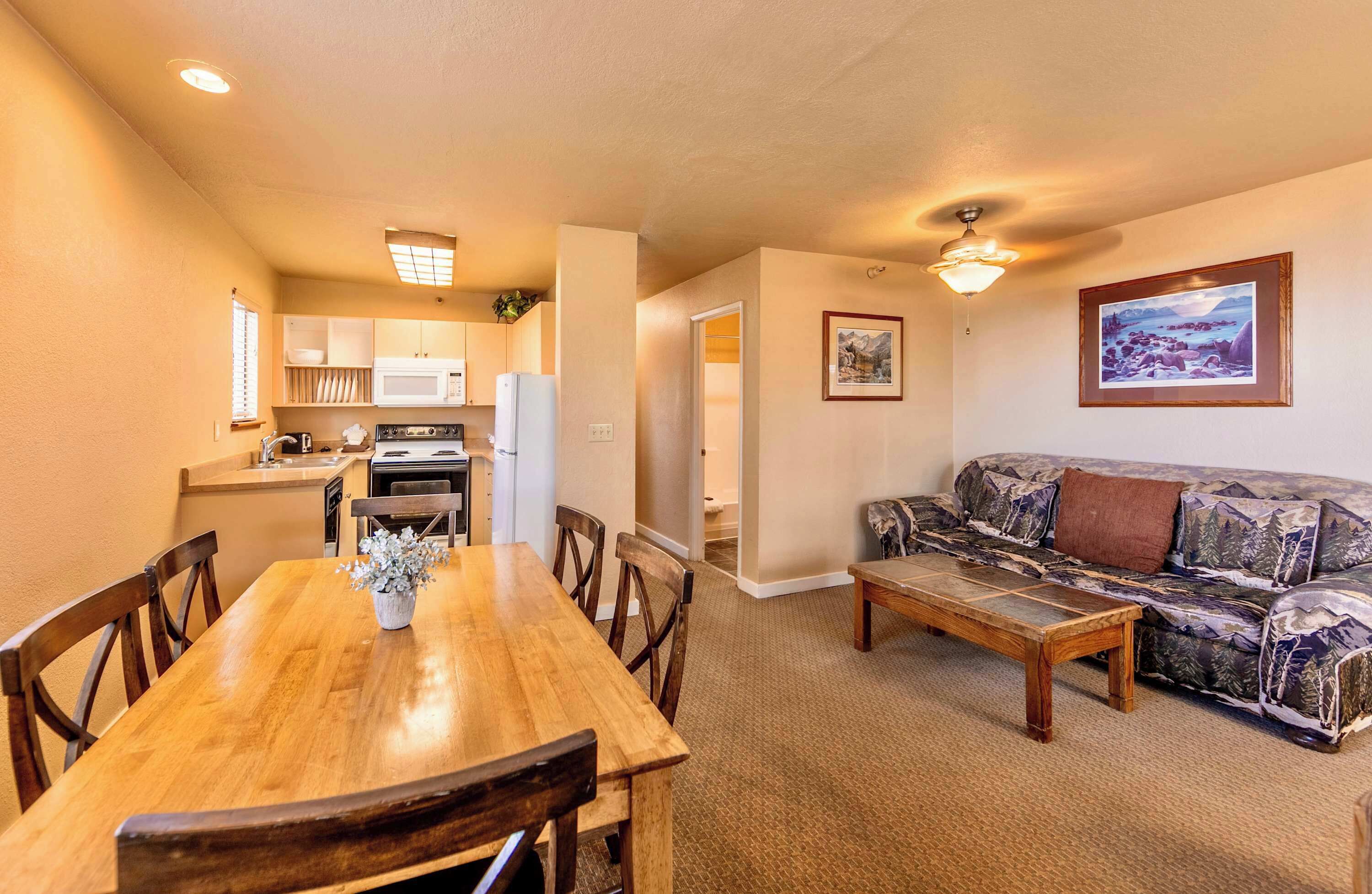 Apartment, 2 Queen Beds, Balcony, Mountain View (Galaxy Way) | Interior