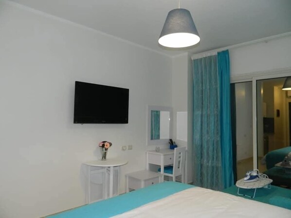 Blackout curtains, free WiFi