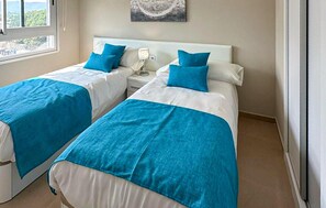 Travel cot, free WiFi - Stunning apartment in TORRE LA SAL - CABANES (TORRE LA SAL - CABANES)