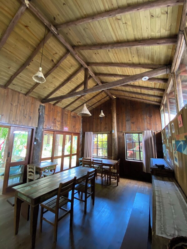 المنشأة من الداخل