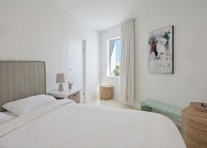 3 bedrooms, desk, iron/ironing board, travel cot