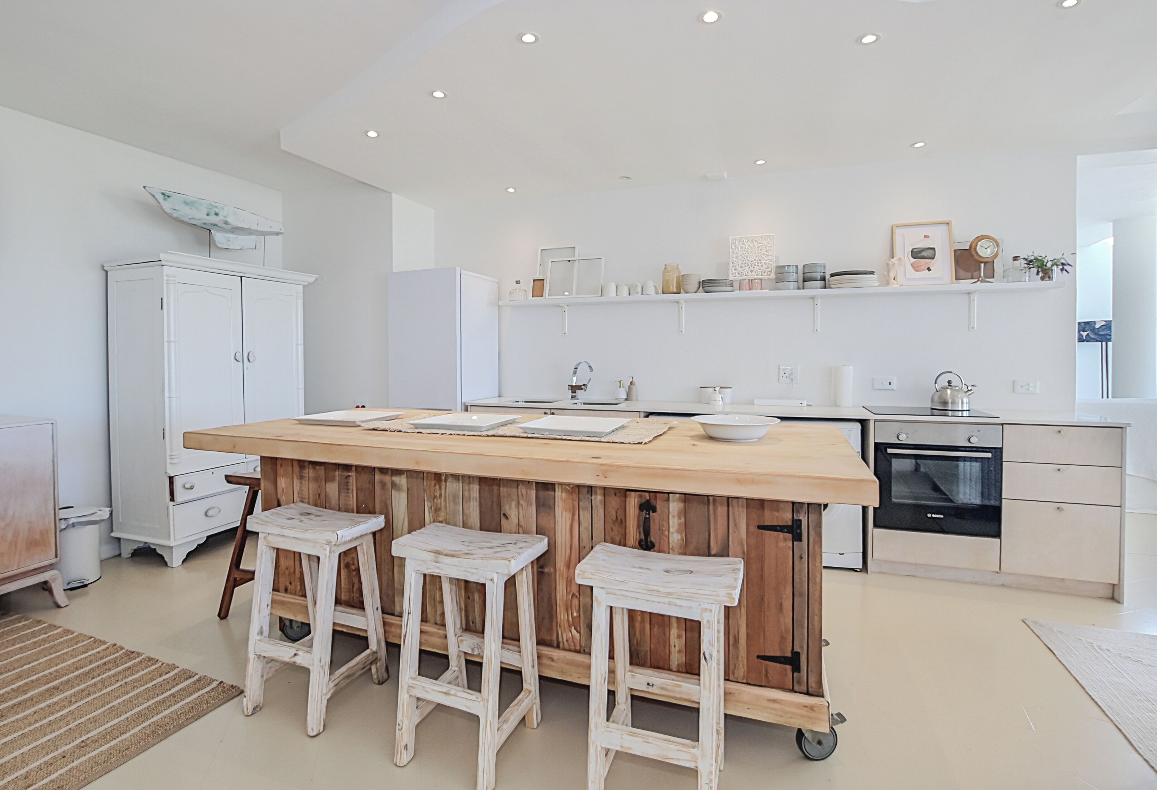 ثلاجة، ميكروويف، فرن، موقد طهي مسطح