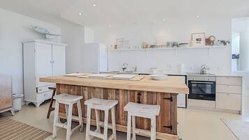 ثلاجة، ميكروويف، فرن، موقد طهي مسطح