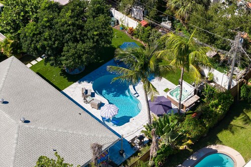 Relaxing Salt Pool & Spa, Walk to Key Lime House!