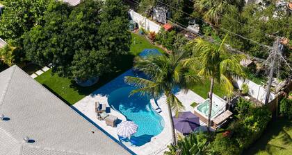 Relaxing Salt Pool & Spa, Walk to Key Lime House!