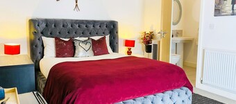 Igloo Magnolia "Genie" En-suite Room | Breakfast | Free Parking