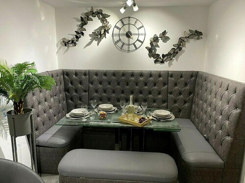 Igloo Magnolia "Genie" En-suite Room | Breakfast | Free Parking